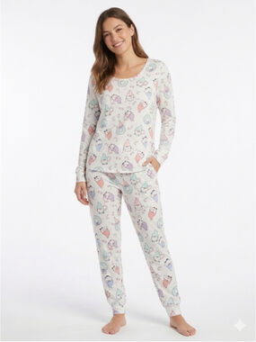 Carisma Women’s Gnome Pajama Set - 2 Piece White Holiday PJs NWT Small - 797